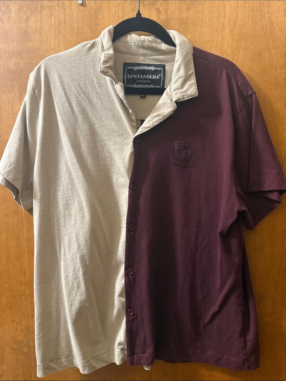 Upstanders Two-Tone Short-Sleeve Button-Down Shirt in Beige & Burgundy